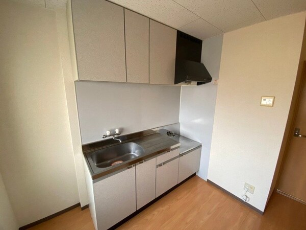 キッチン(同物件の別部屋写真です。)