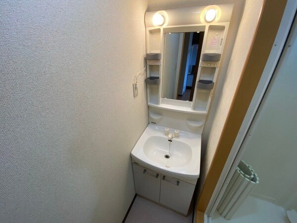 洗面所(同物件の別部屋写真です。)