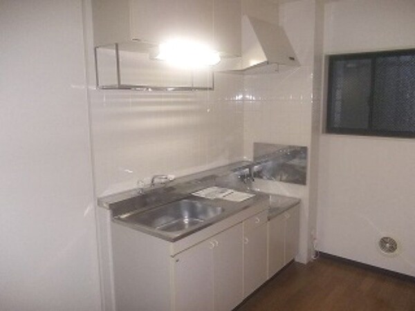 キッチン(同建物の別部屋写真です)