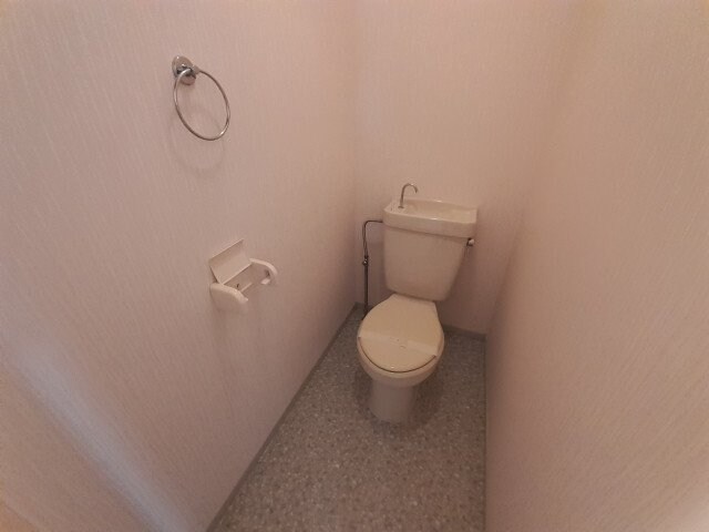 物件内観写真8　(同型他部屋)