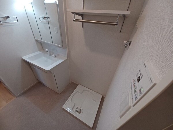 洗面所(同型参考写真)