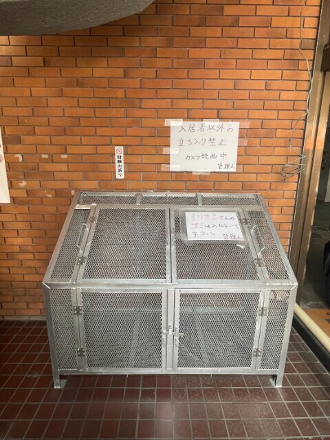 物件外観写真2　(敷地内ゴミ捨て場)