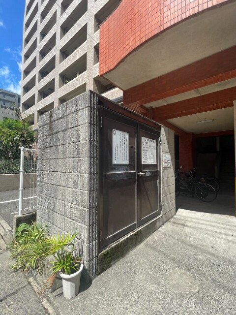 物件外観写真5　(敷地内ゴミ捨て場)