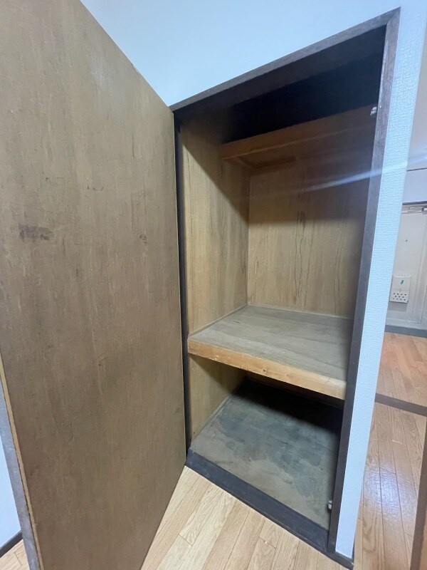 物件内観写真14　(押し入れ)