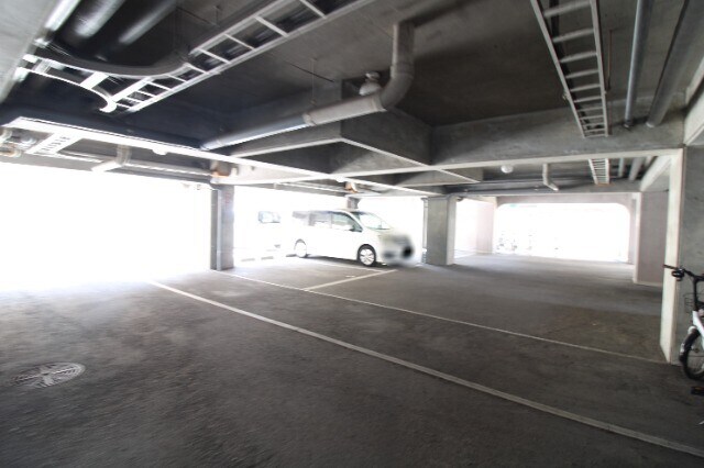 物件外観写真4　(駐車場)