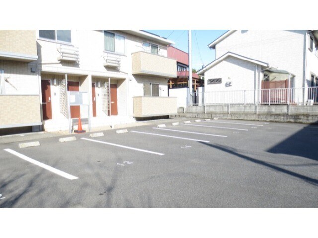 物件外観写真2　(駐車場)