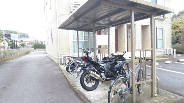 物件外観写真4　(駐輪場)