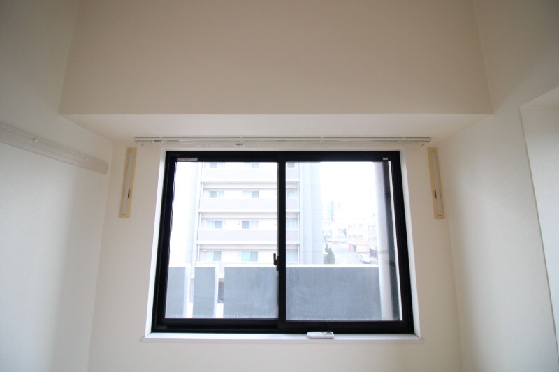 物件内観写真24　(室内物干し機)