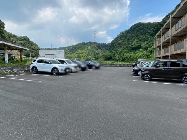 物件外観写真3　(駐車場)