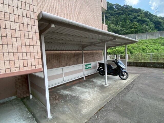 物件外観写真4　(駐輪場)