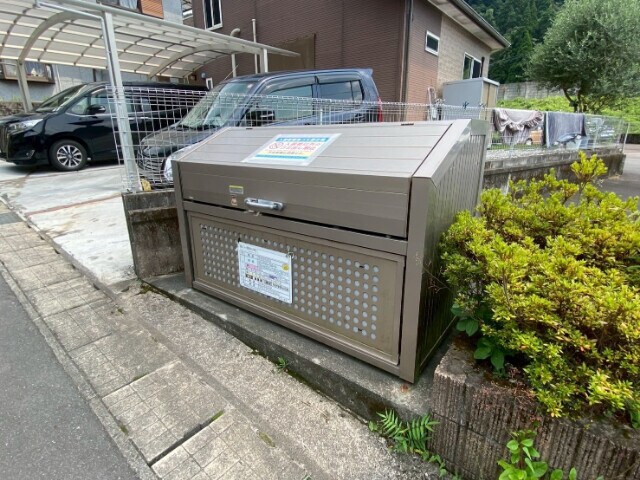 物件外観写真6　(敷地内ゴミ捨て場)