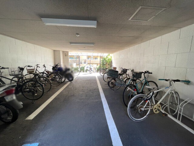 物件外観写真4　(駐輪場)