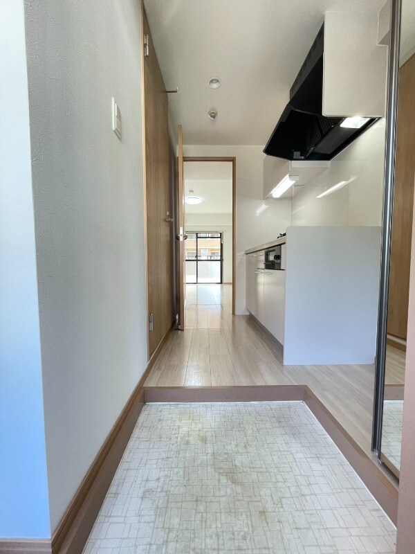 物件内観写真13　(玄関)