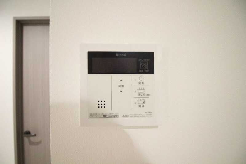 物件内観写真16　(ガス給湯器)