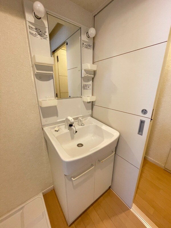 物件内観写真13　(洗面所)