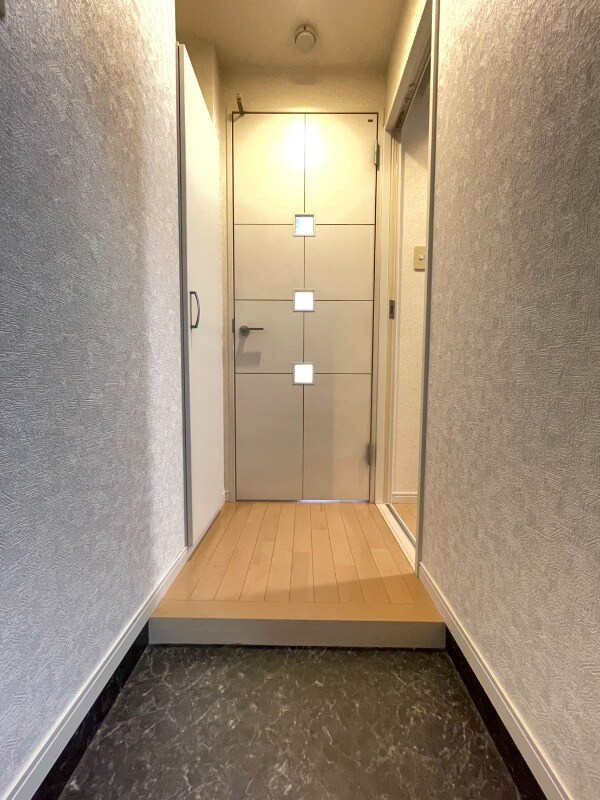 物件内観写真17　(玄関)