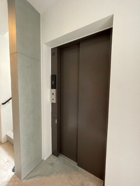 物件外観写真6　(エレベーター)