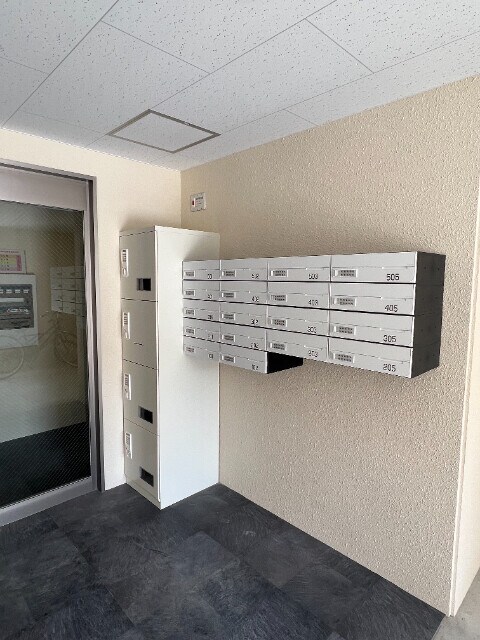 物件外観写真4　(宅配ボックス等)