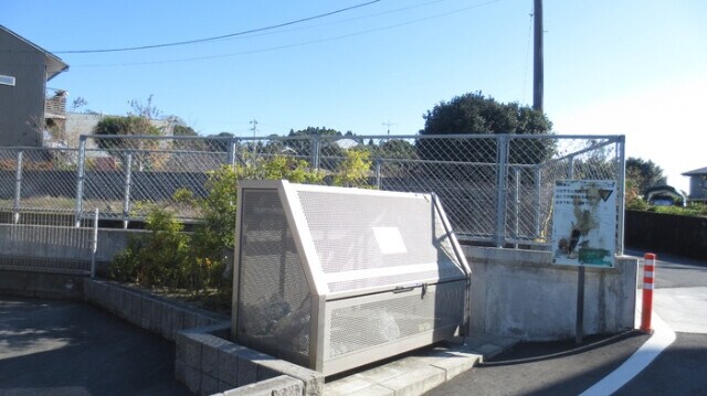 物件外観写真5　(敷地内ゴミ置き場)