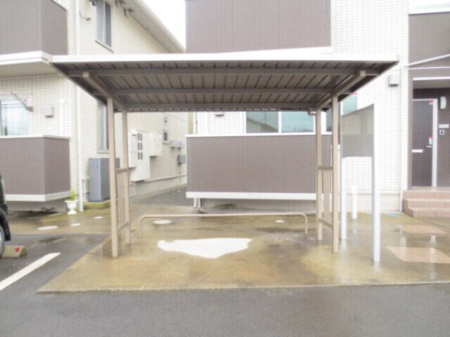 物件外観写真4　(駐輪場)