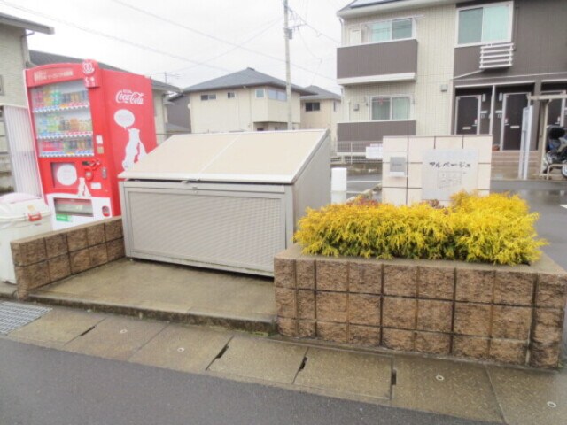 物件外観写真5　(敷地内ゴミステーション)