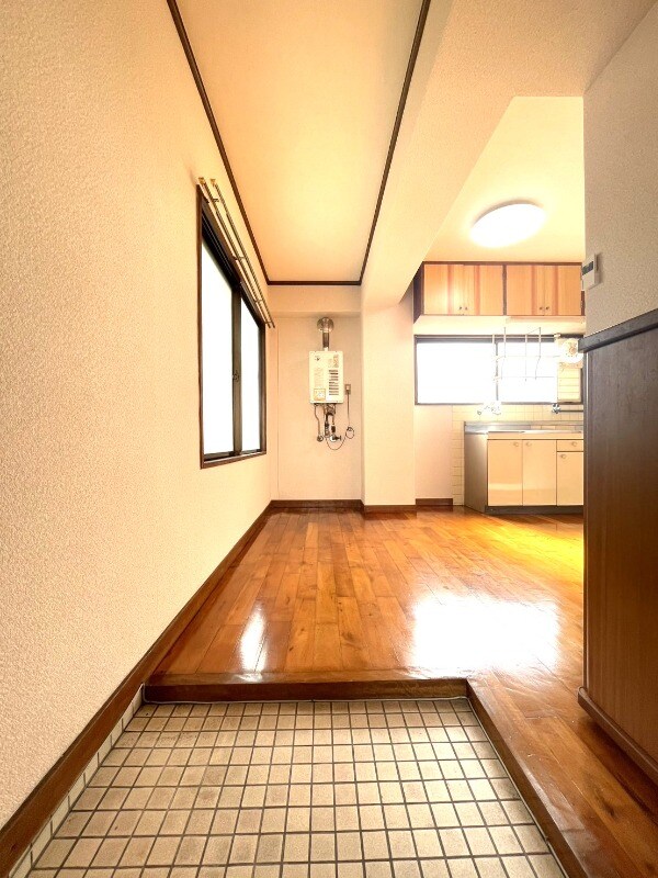 物件内観写真14　(玄関)