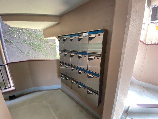 物件外観写真4　(集合郵便受け)