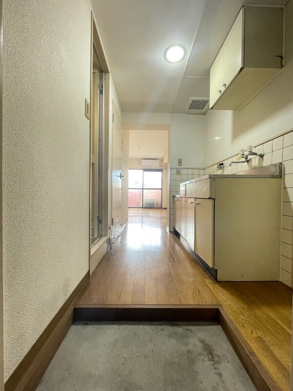 物件内観写真13　(玄関)