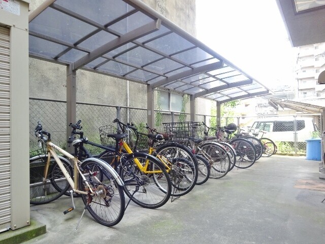 物件外観写真3　(駐輪場)