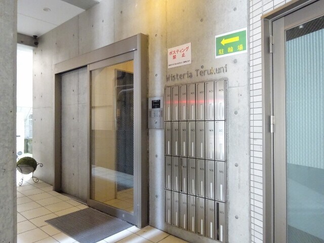 物件外観写真4　(エントランス)