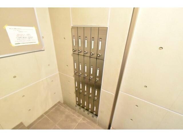 物件外観写真4　(集合郵便受け)