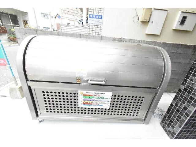 物件外観写真5　(敷地内ごみ置き場)