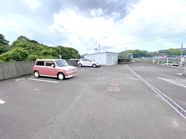 物件外観写真2　(駐車場)