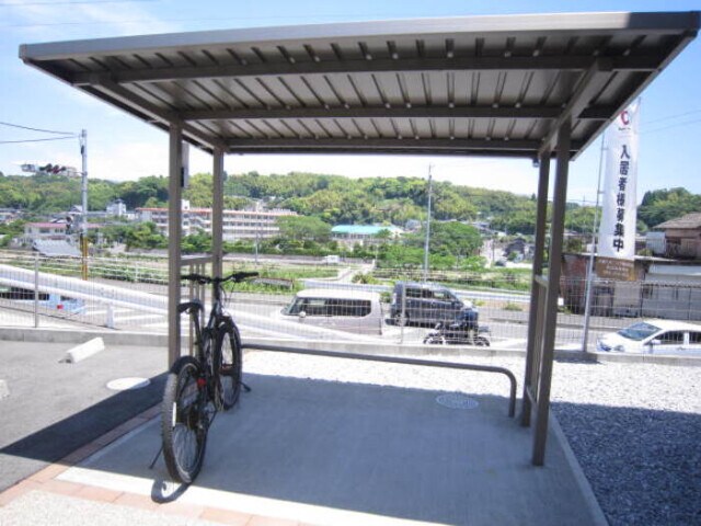物件外観写真3　(駐輪場)