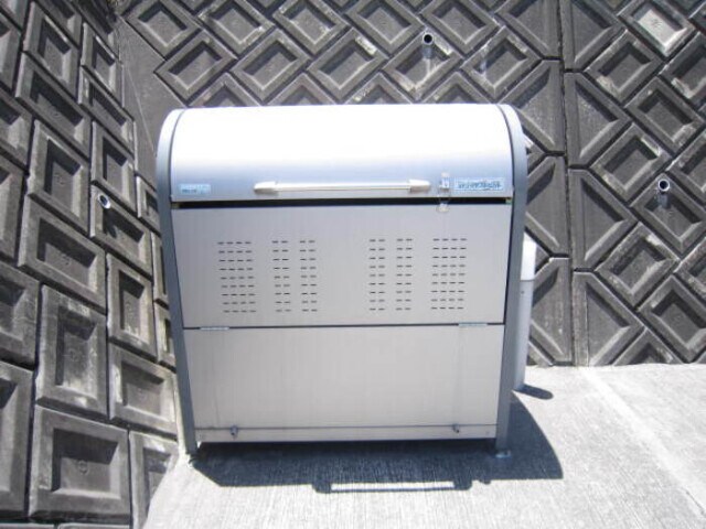 物件外観写真4　(敷地内ゴミ置き場)