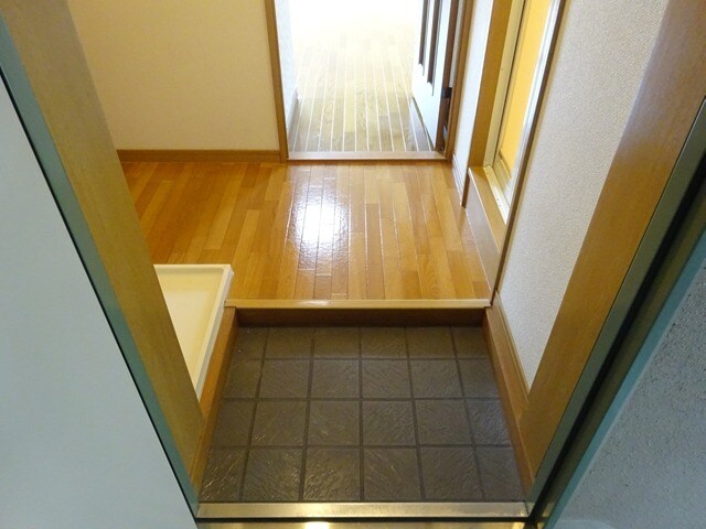 物件内観写真12　(玄関)