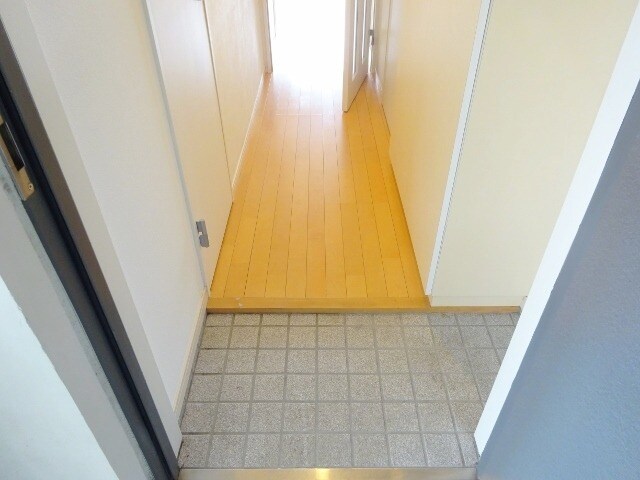 物件内観写真13　(玄関)