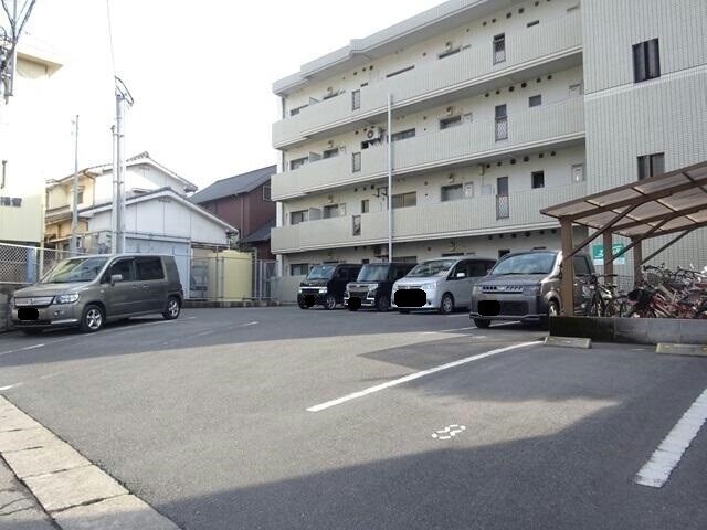 物件外観写真4　(駐車場)