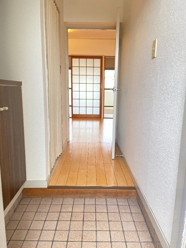 物件内観写真16　(玄関)