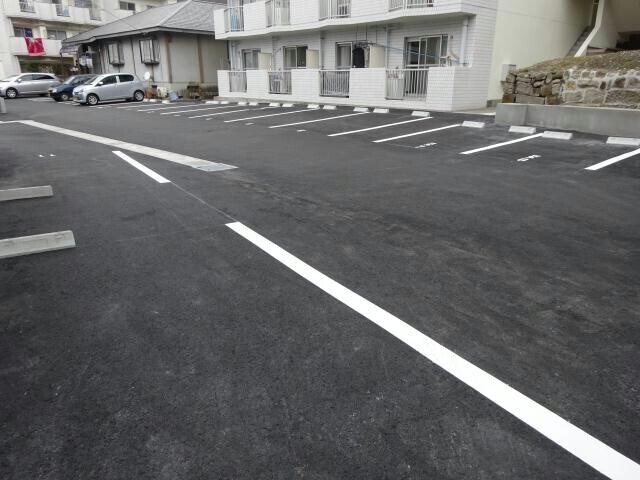 物件外観写真4　(駐車場)