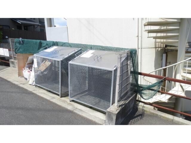 物件外観写真6　(専用ゴミ置き場)