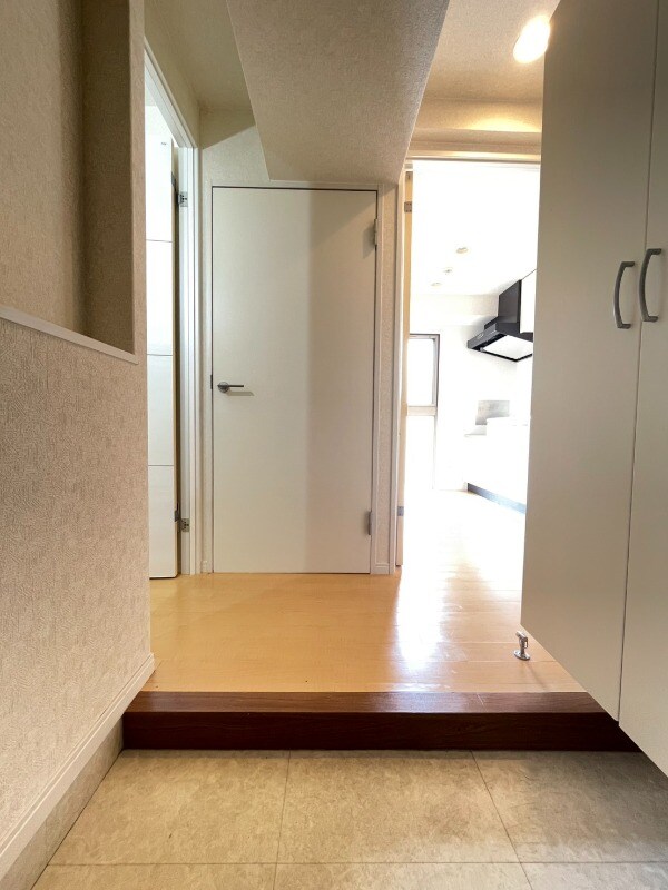 物件内観写真16　(玄関)