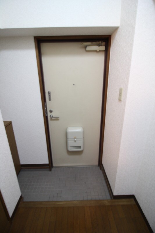 物件内観写真12　(玄関)