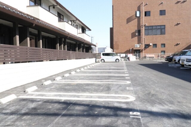 物件外観写真2　(駐車場)