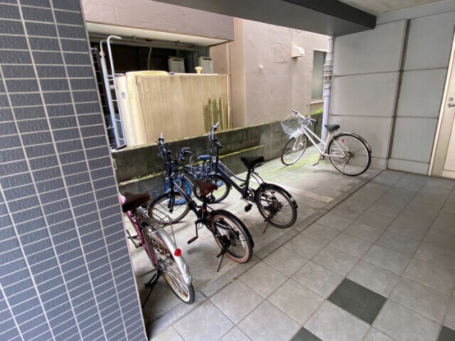 物件外観写真3　(駐輪場)