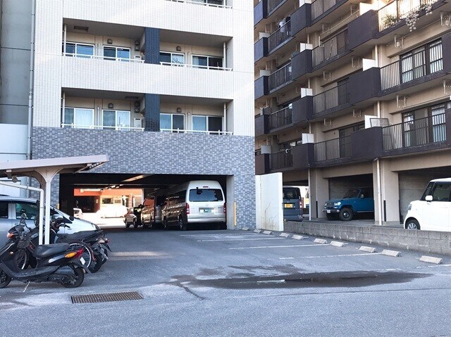 物件外観写真3　(駐車場)