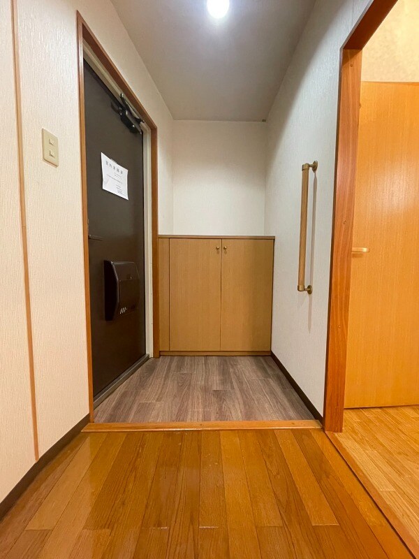 物件内観写真17　(玄関)