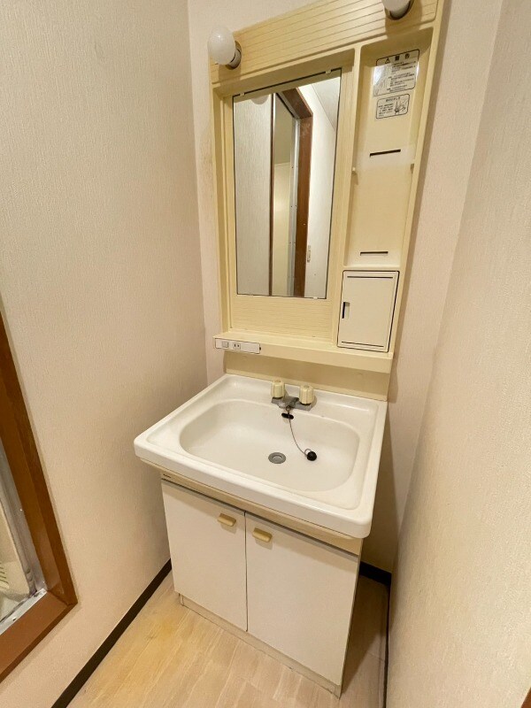 物件内観写真11　(洗面台)