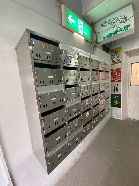 物件外観写真3　(集合郵便受け)