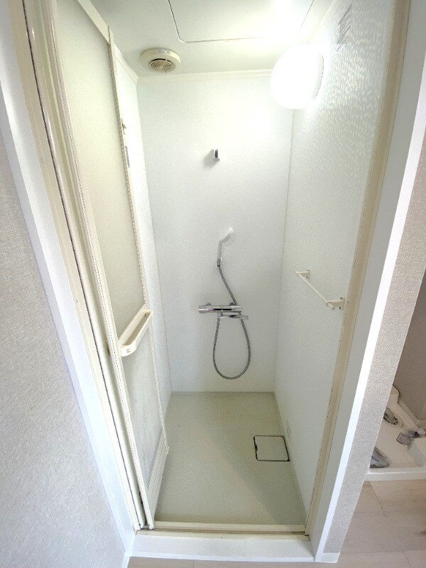 物件内観写真8　(シャワールーム)